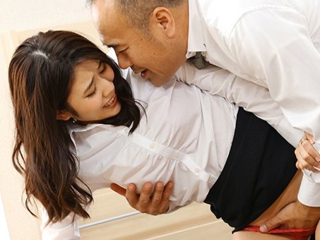 【人妻の禁断寝取り】「旦那がいるのに…♡」美乳スレンダーな人妻が、寝とりエッチで本性むき出し！美乳を揺らして、禁断の快楽に溺れる姿がエロすぎる、人妻の寝取りがヤバい！