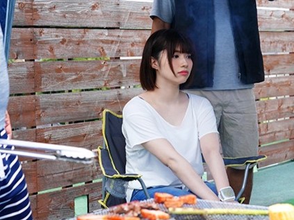 【人妻の犯され夜】「ちょっと、やめてよぉ♡」美乳なカワイイ人妻が町内会のおじさん達に犯される！悶絶必至の禁断プレイに溺れる！