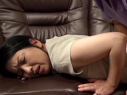 【美女の借金返済エッチ】「そこダメなのぉ。」デカパイえろすぎ美女が借金返済のために体を使ったエッチで悶絶♡過酷な状況で過激な展開！