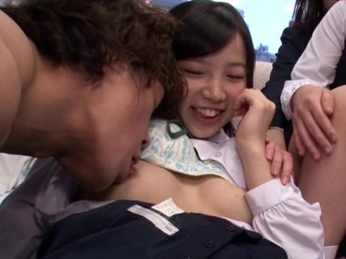 【JKのデカチン素股体験】「恥ずかしい…でも気持ちいい///」美乳スレンダーな可愛いJKがデカチンに夢中！ウブな見た目とのギャップがヤバい！