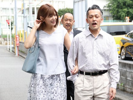 【人妻を無理やりレイプ】「どこ行くのかしらぁ♡」美乳華奢で可愛い人妻が抵抗むなしく犯される！エロすぎる反応がヤバい禁断のSEX！