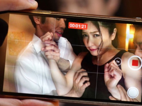 【清楚ママ集団レイプ】「そこダメなのぉ♡」巨乳清楚なママが男たちに囲まれ無理やり犯される！エッチな体が汚されていくエロすぎる悲劇！