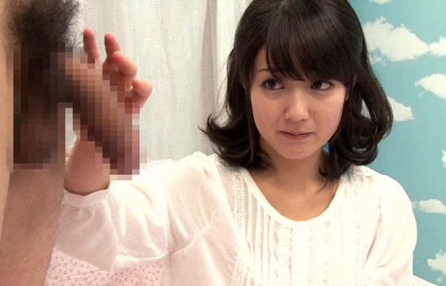 初筆おろし美女の官能：「どうですかぁ？♡…でも気持ちいい♡」デカパイえろすぎ美女が筆おろしエッチで新たな自分を発見！！