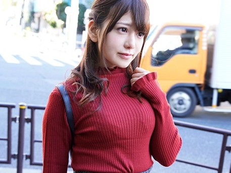 【シロウト巨乳スレンダー女子の絶頂エッチ】「ねえ、私とどう？♡」可愛い女の子が人前でのSEXで本気で感じまくる！恥じらう姿がたまらない♡