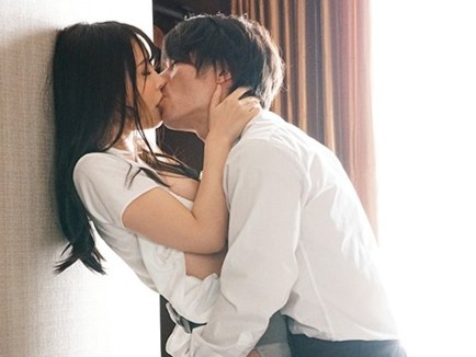 【美乳スレンダーOLの逆寝取り】「もっとしてほしいのぉ♡」美乳スレンダーな可愛らしいOLお姉さんと逆寝取りエッチ！スレンダーなボディに美乳が、男の欲望を刺激しまくり！OLお姉さんの素直な反応と、逆寝取りの背徳感がエロすぎる！