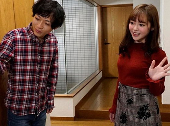 【巨乳清楚な幼なじみのNTR】「行ってらっしゃーい♡」巨乳で清楚、カワイイ幼なじみとイケナイ子作りSEX！清楚な見た目とのギャップがエロすぎる！巨乳揺らして、本気で感じちゃう姿が、男の欲望を刺激しまくり！