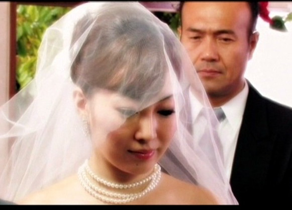 【人妻ウェディングネトラレ♡】「何するの？やめて…でも気持ちいい…」巨乳清楚でウェディングドレス姿の人妻が寝取られプレイで本能のままに乱れまくる！！