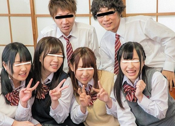 【美乳スレンダー制服女子の乱交ハメ撮り】「何するの？♡」カワイイ制服女子がエッチな撮影で大胆に！ウブな反応がたまらなくエロい！