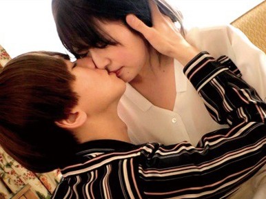 【ハメ撮りで凄テク】「どうかなぁ？♡」美乳で華奢なカワイイ女の子を、すごテクで喘がせる！初々しい反応が、エロすぎる！！