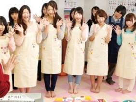 【保育専門学校のぼっち男子】「触ってもいいよ♡」女子だらけの保育専門学校で、●児役の男子がオッパイやお尻を触り放題！興奮した女子たちが、チ○ポまでお世話しちゃう！女子だらけの空間が、エロすぎる！！